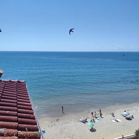 Umi Σάνι Μπιτς